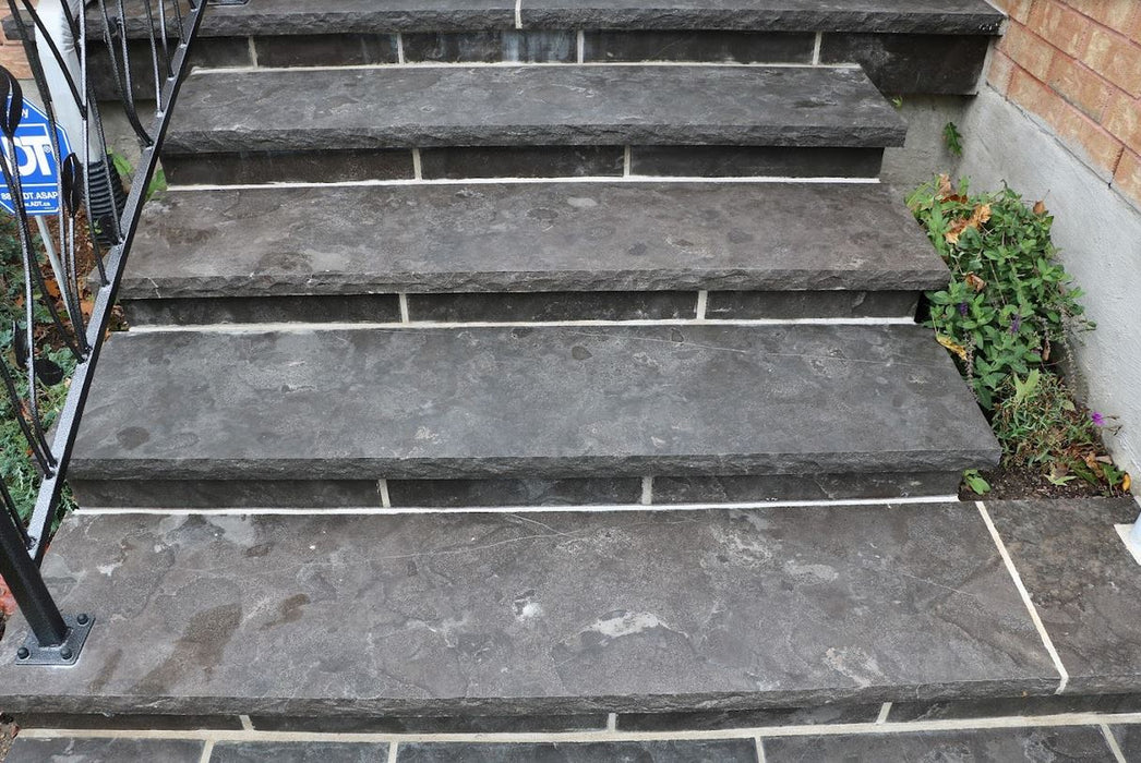 Banas Stones® Rockfaced Coping - Antique Black