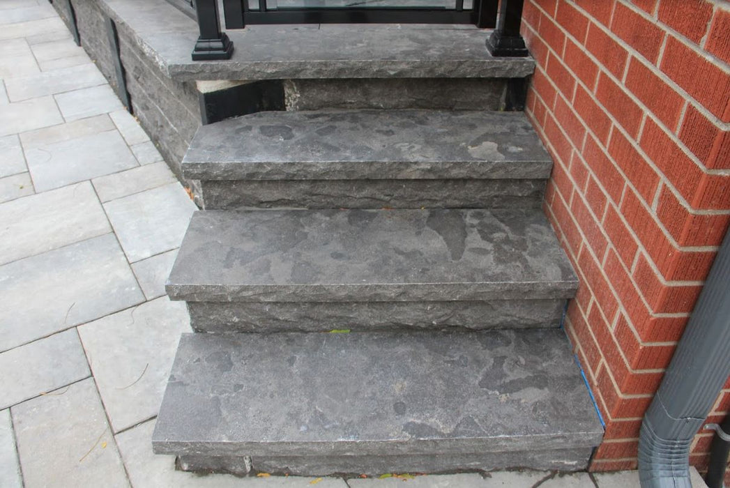 Banas Stones® Rockfaced Coping - Antique Black