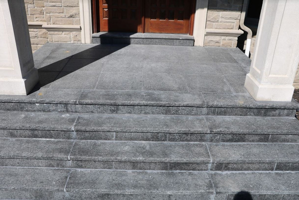 Banas Stones® Rockfaced Coping - Black Pearl