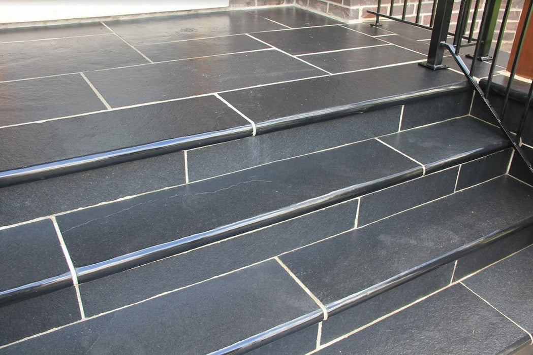 Banas Stones® Bullnose Coping - Kota Black