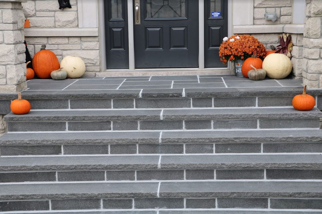Banas Stones® Rockfaced Coping - Sombre