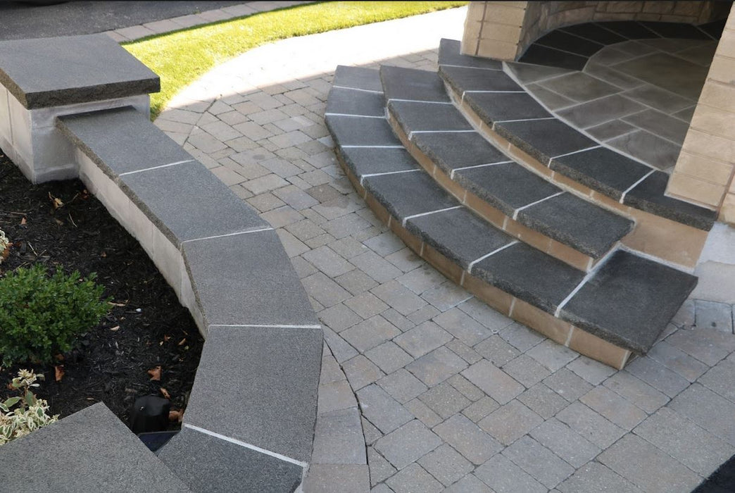 Banas Stones® Rockfaced Coping - Sombre