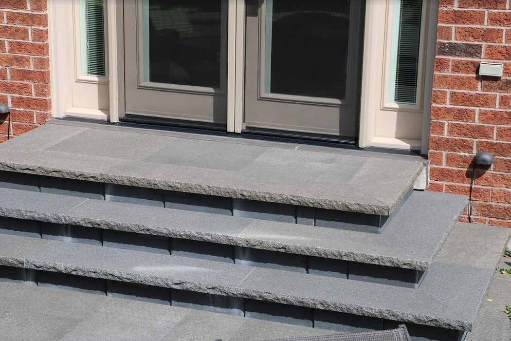 Banas Stones® Rockfaced Coping - Sombre
